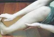 還記得這個抽菸的孩子嗎?2歲時把煙當飯吃,如今模樣大變