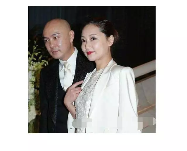 張衛健妻子近照,背景大到不像話,網友:難怪一直不願公開!