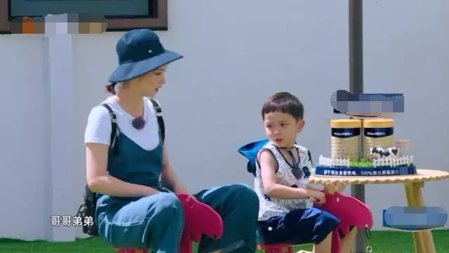 修杰楷透露波妞近況,現在不吃拖鞋了,但卻愛上化妝?
