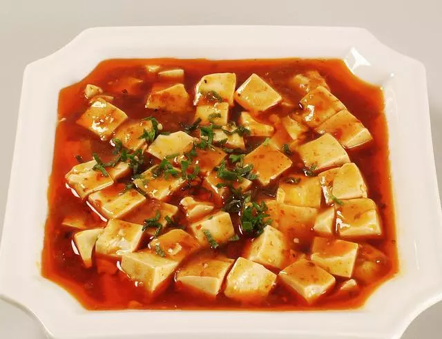 家常紅燒豆腐這樣做,嫩滑入味,幾分鐘完成,大人小孩都愛吃