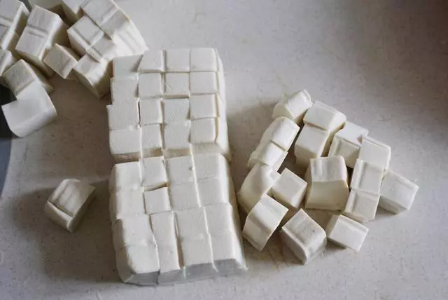 家常紅燒豆腐這樣做,嫩滑入味,幾分鐘完成,大人小孩都愛吃