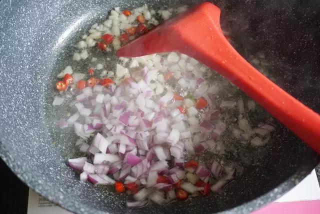 家常紅燒豆腐這樣做,嫩滑入味,幾分鐘完成,大人小孩都愛吃