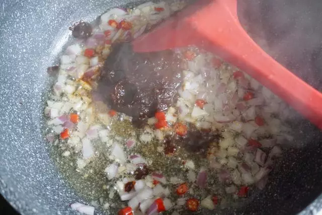 家常紅燒豆腐這樣做,嫩滑入味,幾分鐘完成,大人小孩都愛吃