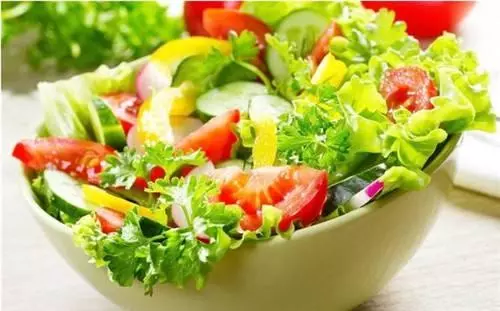 蔬菜生吃好、還是炒熟了吃好?營養師:4種蔬菜生吃小心食物中毒