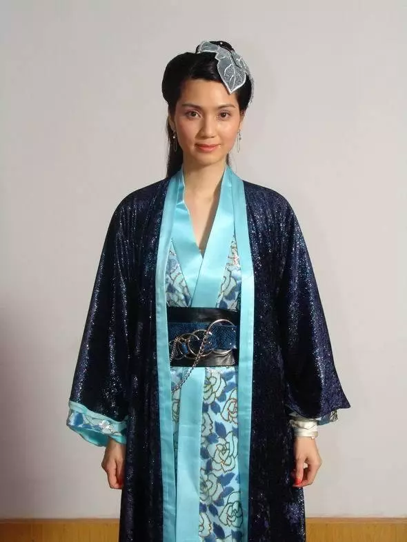 她帶著9歲兒子嫁給了小自己11歲的演員,漂亮地回擊了這個前任負心漢...太爽快了啊!