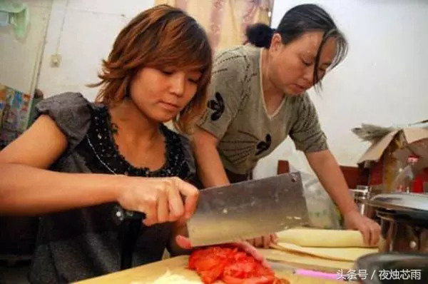 小姑子離婚住我家，被她看到衣櫃里的東西大吵，老公一番話她閉嘴