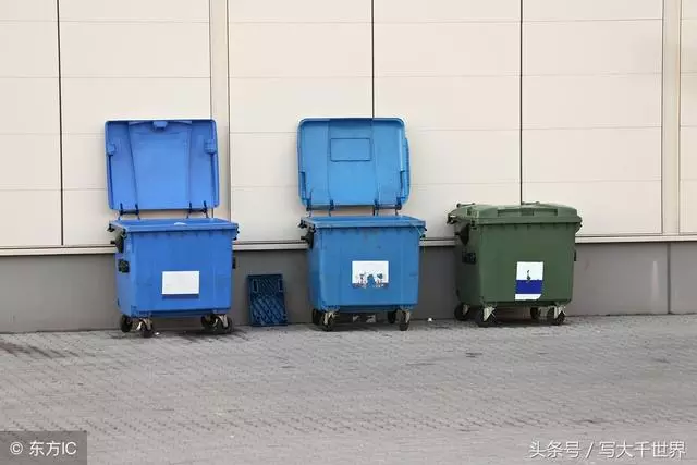 老人每天都是空手出門,撿200元才回,鄰居偷偷跟去,看見一幕傻了