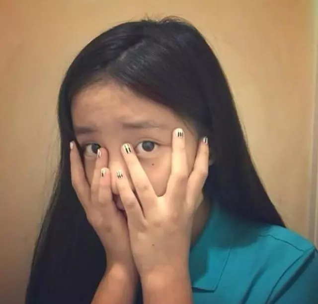 黃磊女兒多多又惹爭議,全英文介紹自己設計的禮服卻遭網友們吐槽