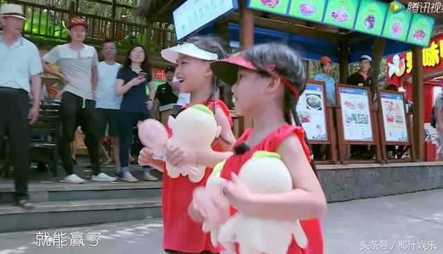 蔡少芬小女兒被冷落髮脾氣,蔡少芬撒嬌道歉,大女兒反應讓人意外