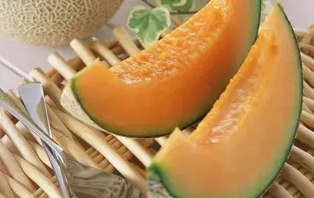 這7種水果夏天吃最養人,可以清熱降火,但要注意