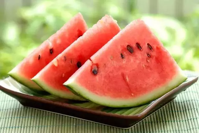 這7種水果夏天吃最養人,可以清熱降火,但要注意