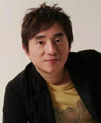 曾力壓張學友奪冠,與演藝圈「大姐大」級別的鄭裕玲相愛16年,如今在酒吧賣唱落魄至極!