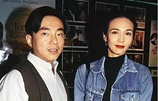 曾力壓張學友奪冠,與演藝圈「大姐大」級別的鄭裕玲相愛16年,如今在酒吧賣唱落魄至極!