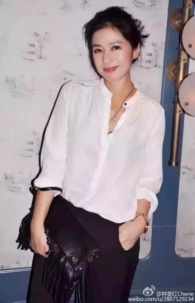 她是最美艷港姐,曾「被周潤發、張國榮深愛」,婚後息影「為愛守寡10年」,如今58歲的她...