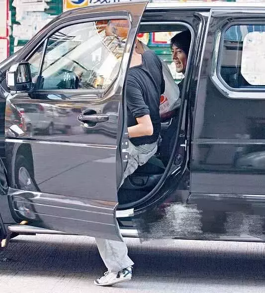 他自稱是娛樂圈中最貪玩的藝人,與相愛12年女友完婚卻到如今還未生子。原因令人唏噓!