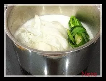 飯後來點自製豆漿吧,只需5個步驟就搞定,教你如何自製出香濃又營養的豆漿水!
