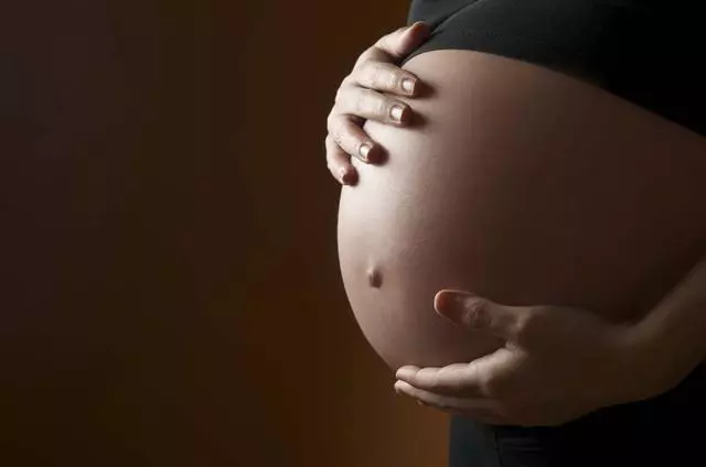 婆婆讓我把女兒送給大姑姐,我不捨得,她做一決定我徹底崩潰