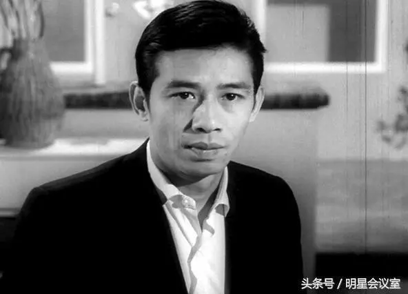 謝賢、曾江、胡楓對比,這差距還真大,網友:15個乾兒女說明一切!