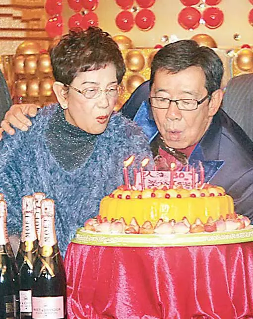 謝賢、曾江、胡楓對比,這差距還真大,網友:15個乾兒女說明一切!