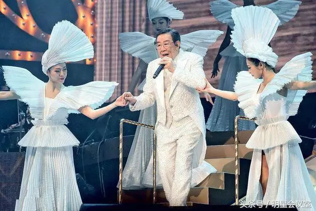 謝賢、曾江、胡楓對比,這差距還真大,網友:15個乾兒女說明一切!