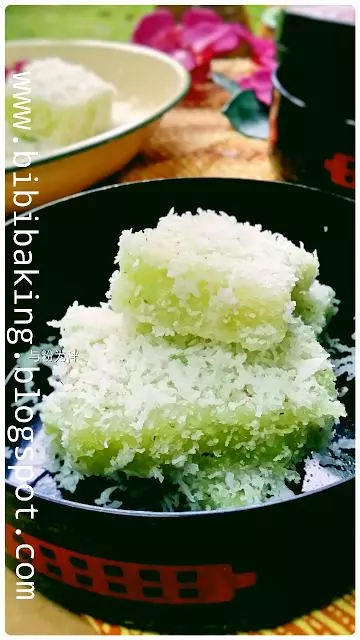 蒸木薯西米糕 ( Steamed Tapioca Kueh ) 一款朴實,不花俏,古早味濃的糕點,真的好好吃哦!