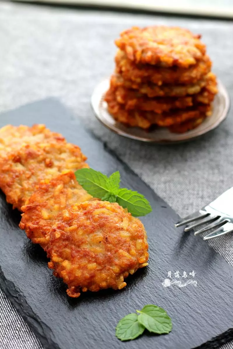 這個小煎餅真好吃,十分鐘就出鍋,兒子一連吃9個,大叫我還要