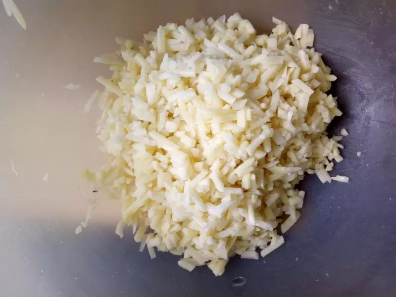 這個小煎餅真好吃,十分鐘就出鍋,兒子一連吃9個,大叫我還要