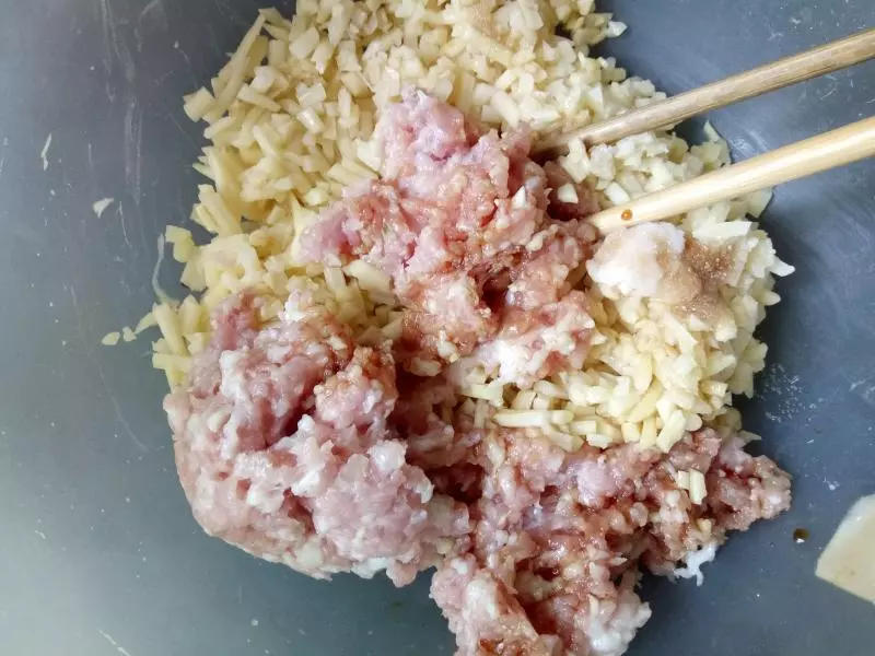 這個小煎餅真好吃,十分鐘就出鍋,兒子一連吃9個,大叫我還要