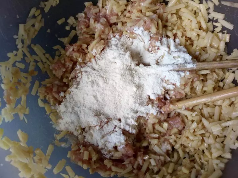 這個小煎餅真好吃,十分鐘就出鍋,兒子一連吃9個,大叫我還要