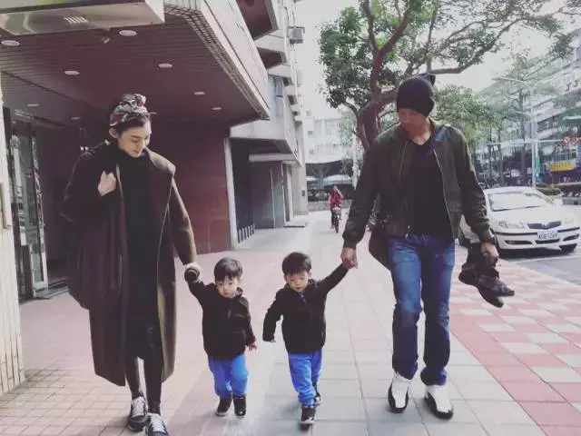 演藝圈最被「看衰」的一對,相戀11年,婚後打「排卵針」才生出小孩,如今沒有人敢再說什麼
