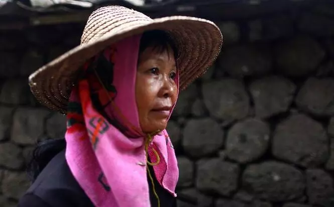 和丈夫帶著孩子回娘家,妹妹拿出我的行李箱,我悄悄回了婆家