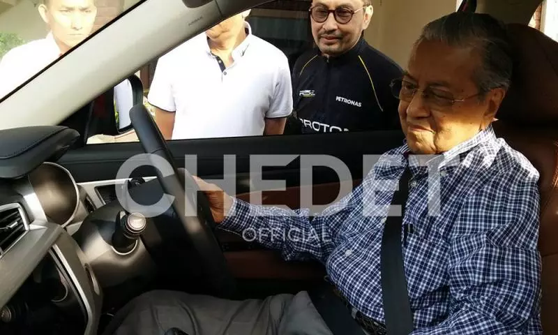 見寶騰高層談未來,馬哈迪試駕新休旅車