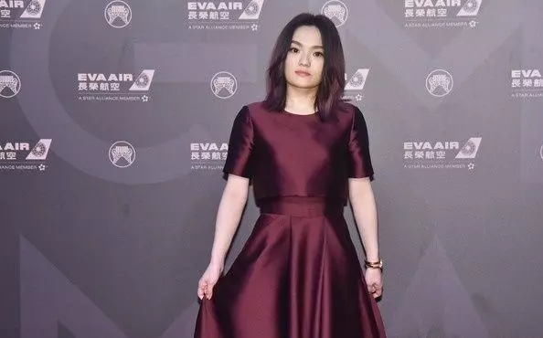 【女神全場最美!】徐若瑄《金曲獎》露20公分事業線,大曬雪乳美到翻!