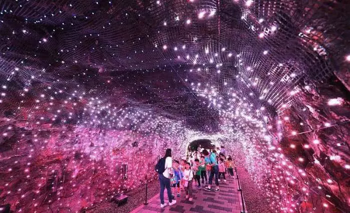 孩子們的韓國「夢幻洞穴」大人們的「北國第一溶洞」遊客:這就是差距!