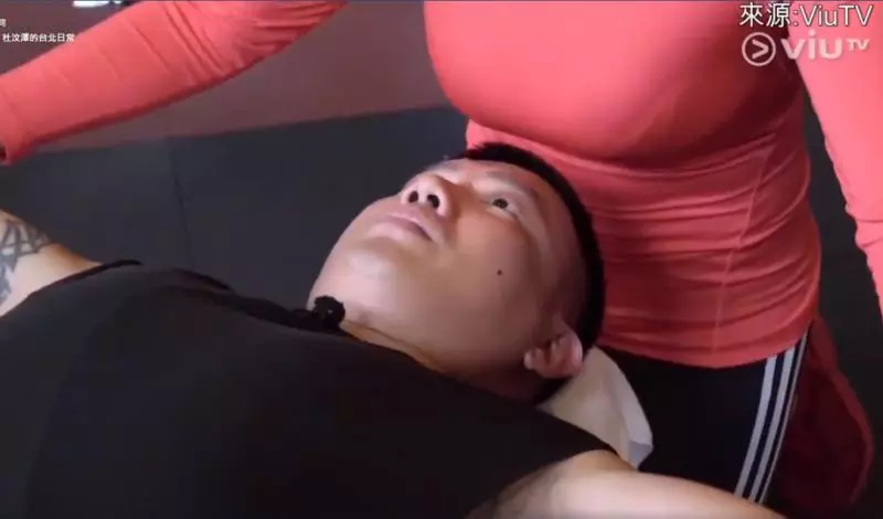 杜汶澤健身女教練,壓迫感山大!口音竟然在台北…網暴動:跪求傳送門