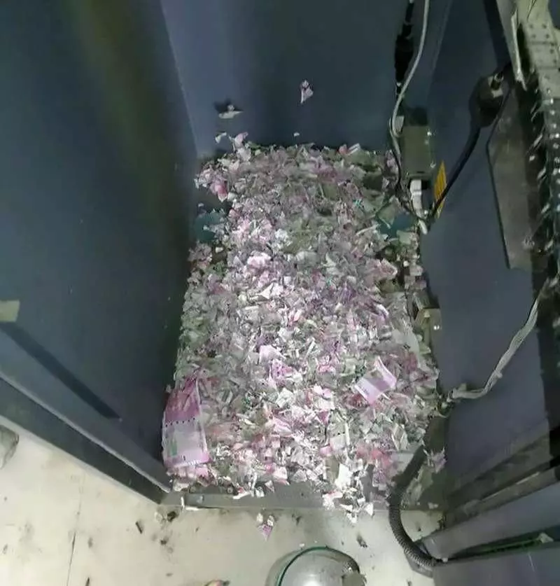 印度銀行打開ATM機全是碎鈔票 發現「亮點」傻眼到報警也沒用