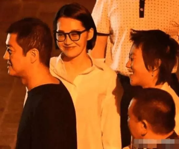 王菲不滿李亞鵬新女友身份,卻遭女方霸氣反擊:你算老幾!