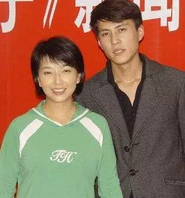 靳東前女友, 年紀輕輕就做了單親媽媽, 如今重出江湖驚艷了無數人!