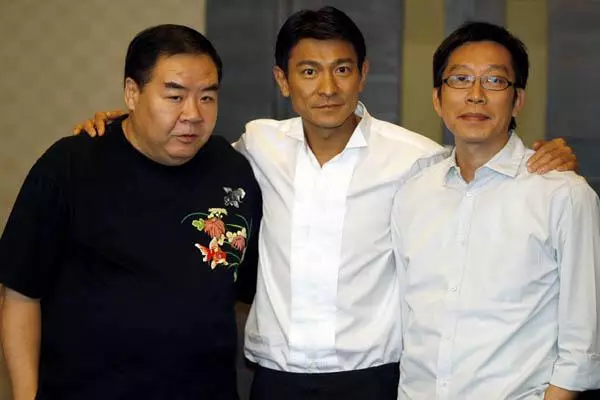 曾人氣直逼周潤發,開豪車奪影帝卻一夜被騙2億,今67歲成這樣!