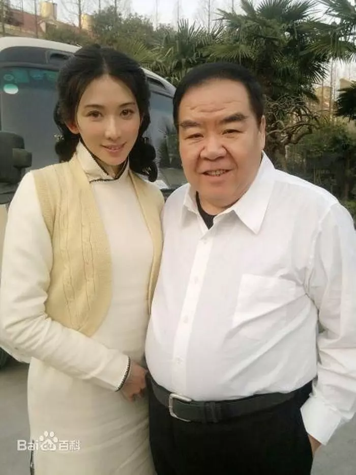 曾人氣直逼周潤發,開豪車奪影帝卻一夜被騙2億,今67歲成這樣!