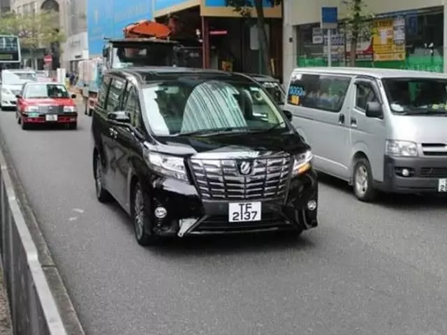 曾人氣直逼周潤發,開豪車奪影帝卻一夜被騙2億,今67歲成這樣!
