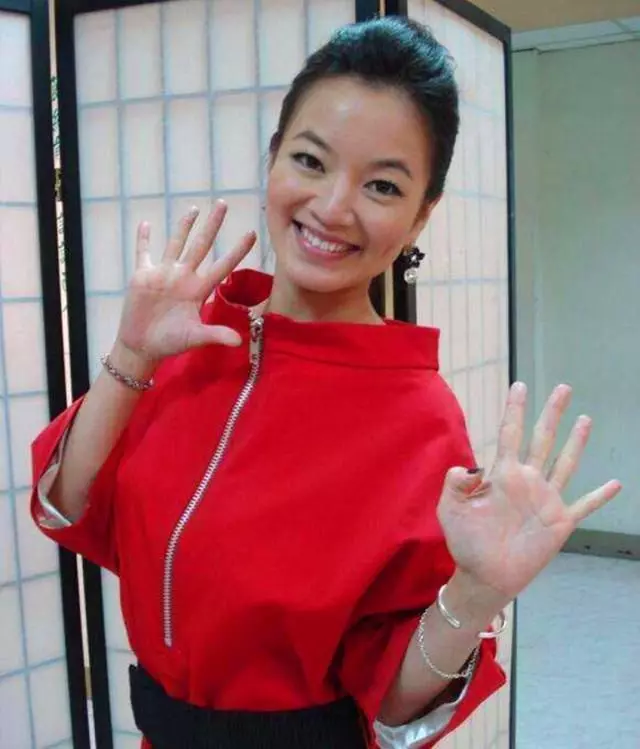 兩個嫁給和尚的女星,一個墜海自殺,一個被寵成公主!