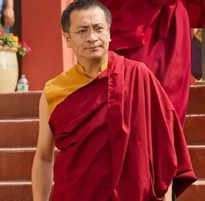 兩個嫁給和尚的女星,一個墜海自殺,一個被寵成公主!