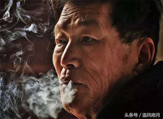 母親連生6個女兒, 一家人都抬不起頭, 數年後家裡開進6輛豪車!