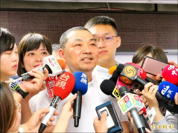 宮廷劇再現?菊後掌控小英?丁:柯是鰲 拜嗎...