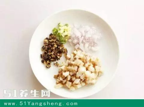 手把手教你做香菇滷肉麵,簡單不乏營養,好吃又便宜