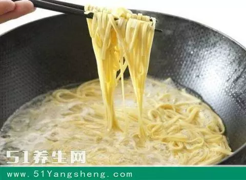 手把手教你做香菇滷肉麵,簡單不乏營養,好吃又便宜