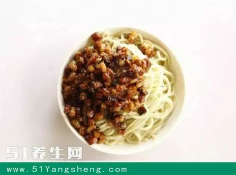 手把手教你做香菇滷肉麵,簡單不乏營養,好吃又便宜