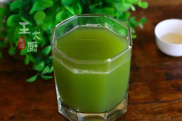 夏日必備飲品,雪梨蜂蜜苦瓜汁,潤肺清火,真的不苦,特別好喝