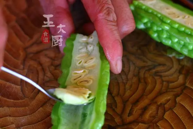 夏日必備飲品,雪梨蜂蜜苦瓜汁,潤肺清火,真的不苦,特別好喝
